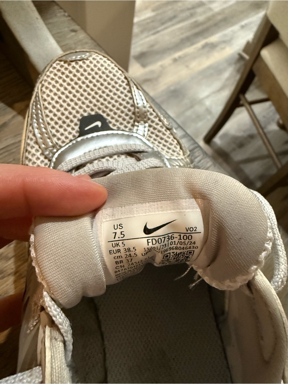 Nike women’s V2K run shoes - Picture 4 of 4